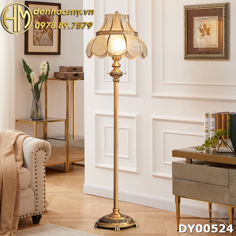 Đèn cây bằng đồng là một trong những lựa chọn độc đáo để trang trí nội thất phòng khách. Nó làm tôn lên vẻ đẹp quý phái và sang trọng của không gian sống của bạn. Hãy tìm kiếm các mẫu đèn cây bằng đồng để tạo nên một không gian sống lịch sự và ấm cúng.