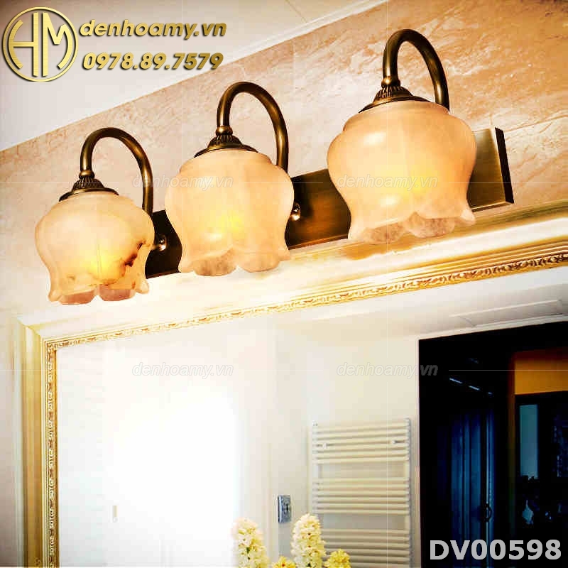 Phong cách Trung Hoa cổ điển với đèn soi gương nhà tắm DV00598 sẽ làm cho phòng tắm của bạn trở nên trang trọng và đẳng cấp hơn. Với thiết kế độc đáo và bền vững, chiếc đèn này không chỉ tạo ra ánh sáng tốt mà còn làm cho không gian của bạn nổi bật hơn.
